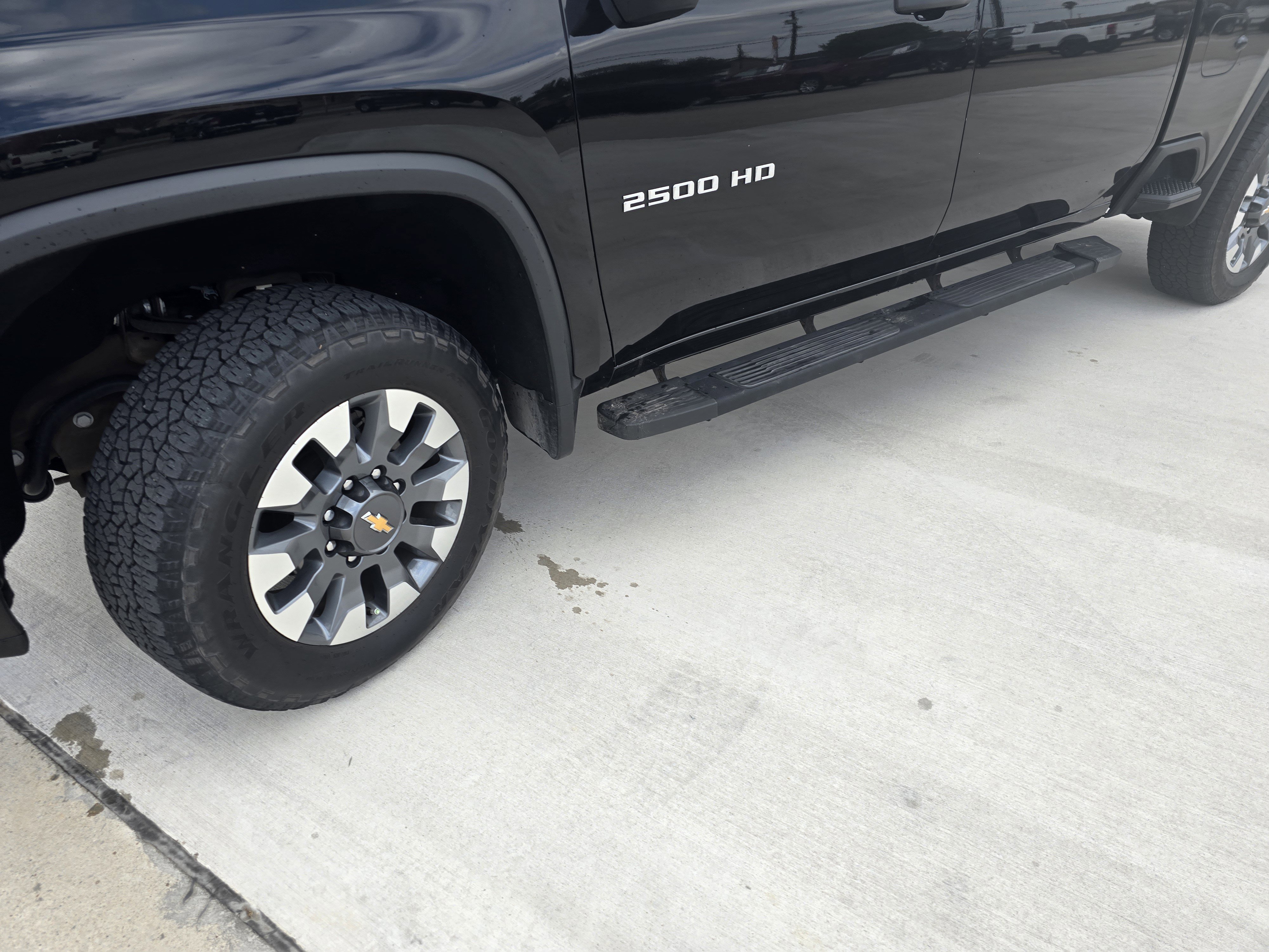 Used 2024 Chevrolet Silverado 2500 Custom w/ Custom Value Package image 9