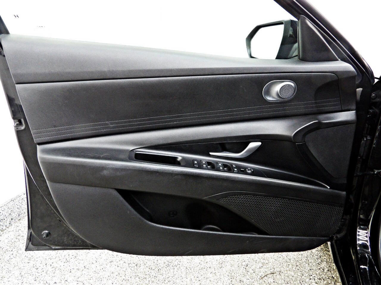 Used 2023 Hyundai Elantra SEL image 7