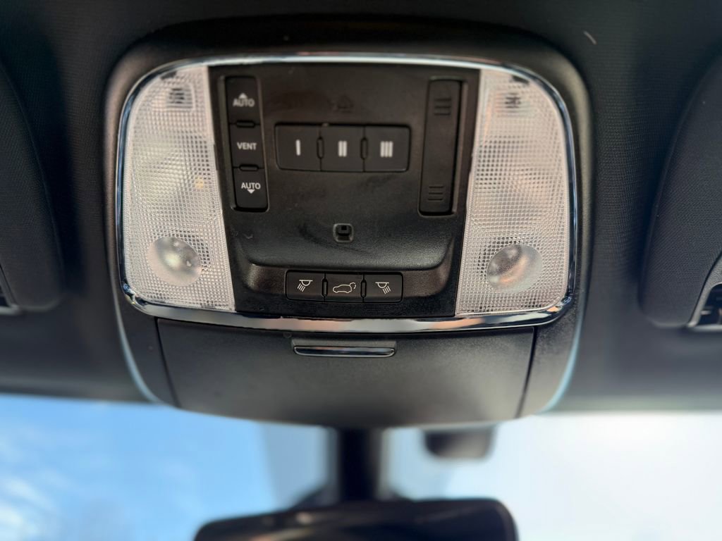 Used 2021 Jeep Grand Cherokee Limited image 27