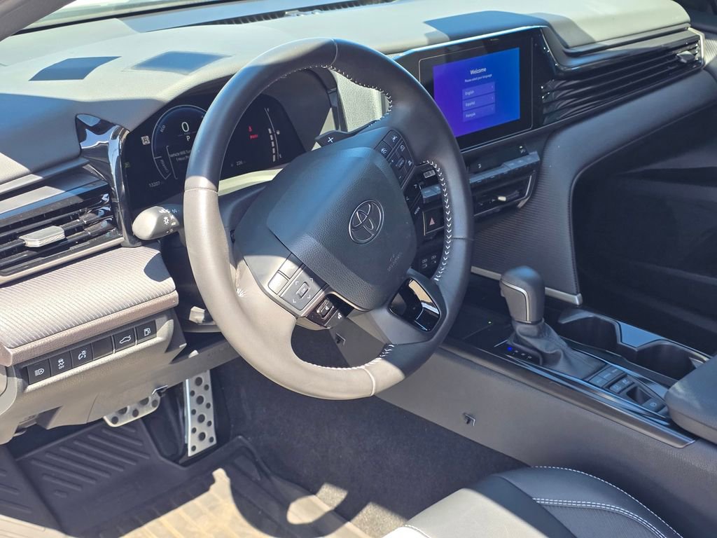 Used 2025 Toyota Camry SE FWD image 12