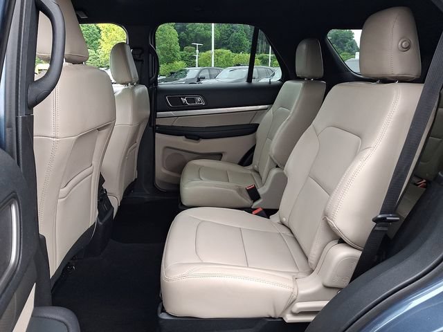 Used 2019 Ford Explorer XLT w/ Equipment Group 202A AWD/4WD image 18