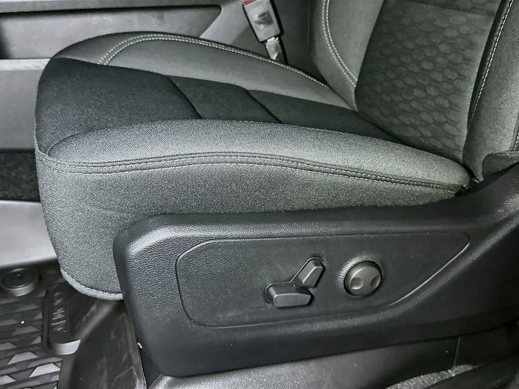 New 2026 RAM 1500 4x4 Crew Cab image 13