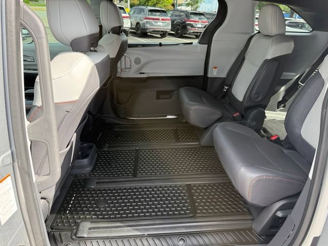 Used 2024 Toyota Sienna XSE FWD image 16
