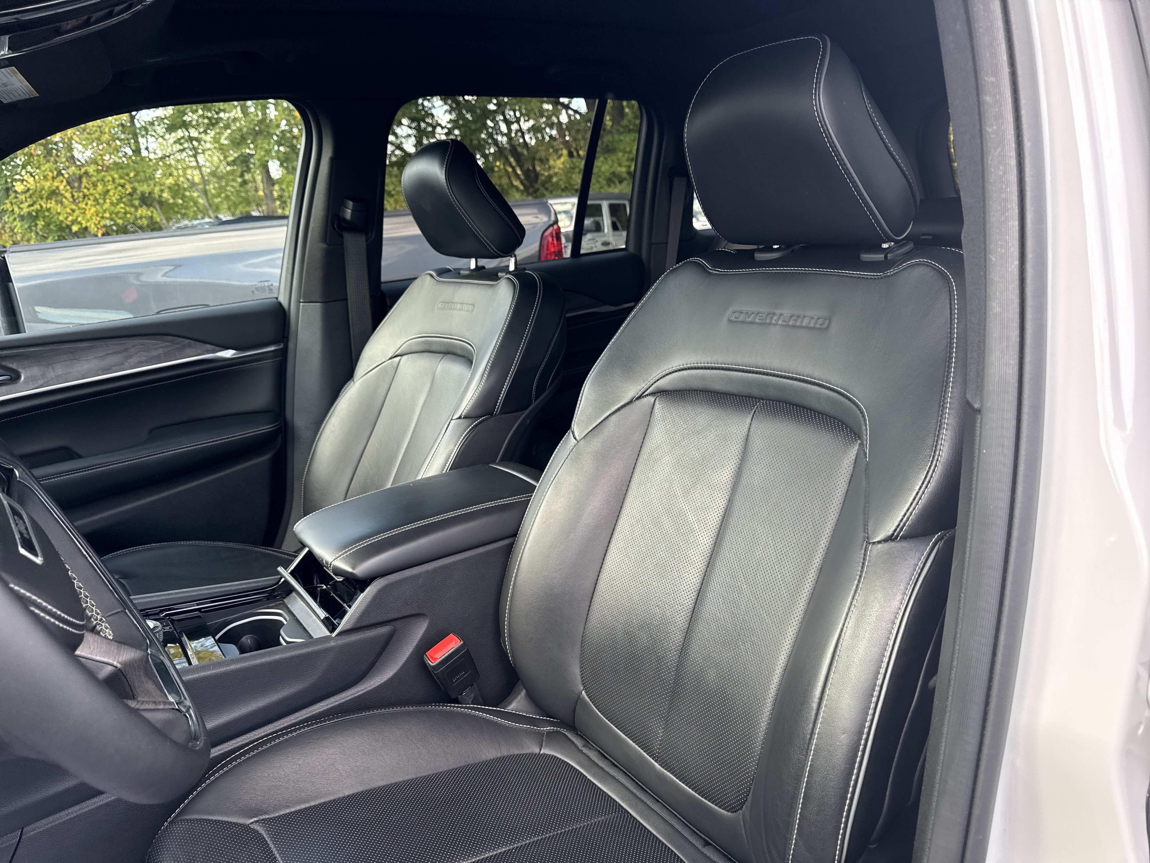 Certified 2023 Jeep Grand Cherokee Overland AWD/4WD image 16