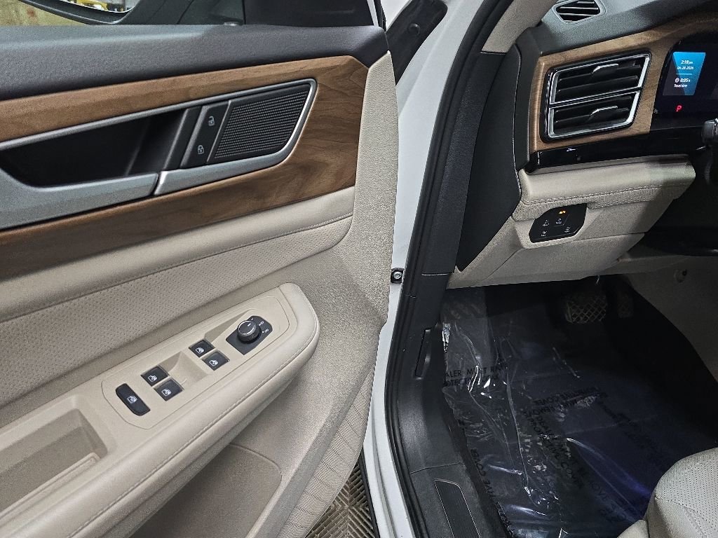 Used 2024 Volkswagen Atlas SE AWD/4WD image 27