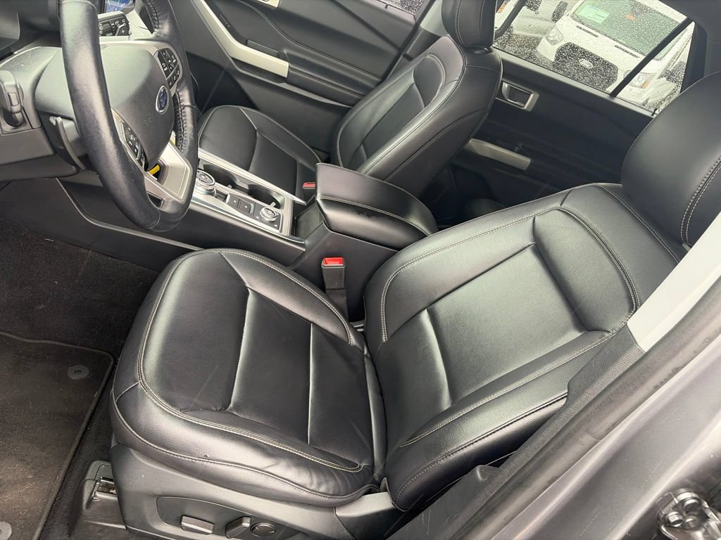 Used 2021 Ford Explorer XLT w/ Equipment Group 202A AWD/4WD image 9