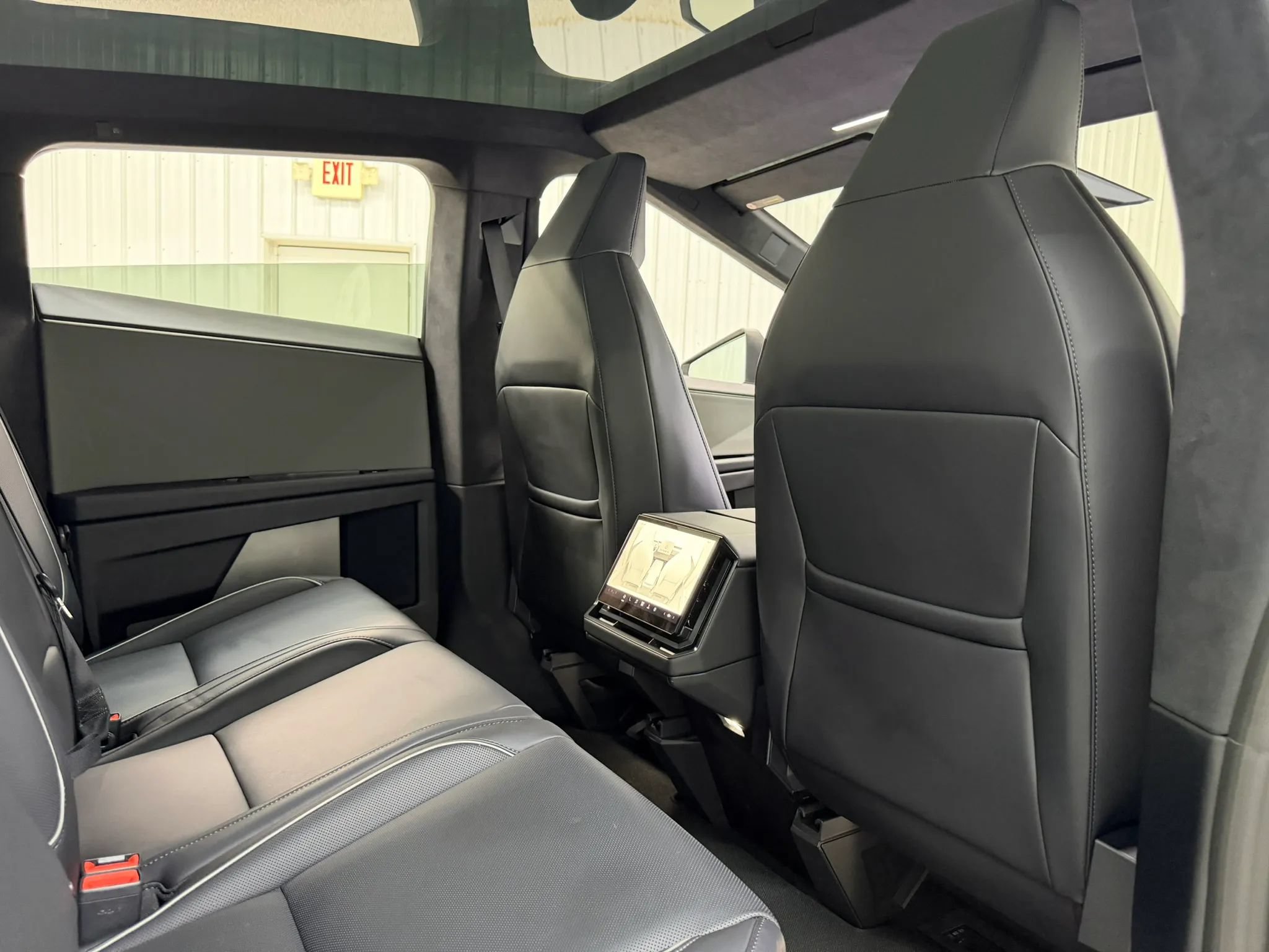 Used 2024 Tesla Cybertruck AWD Crew Cab image 19