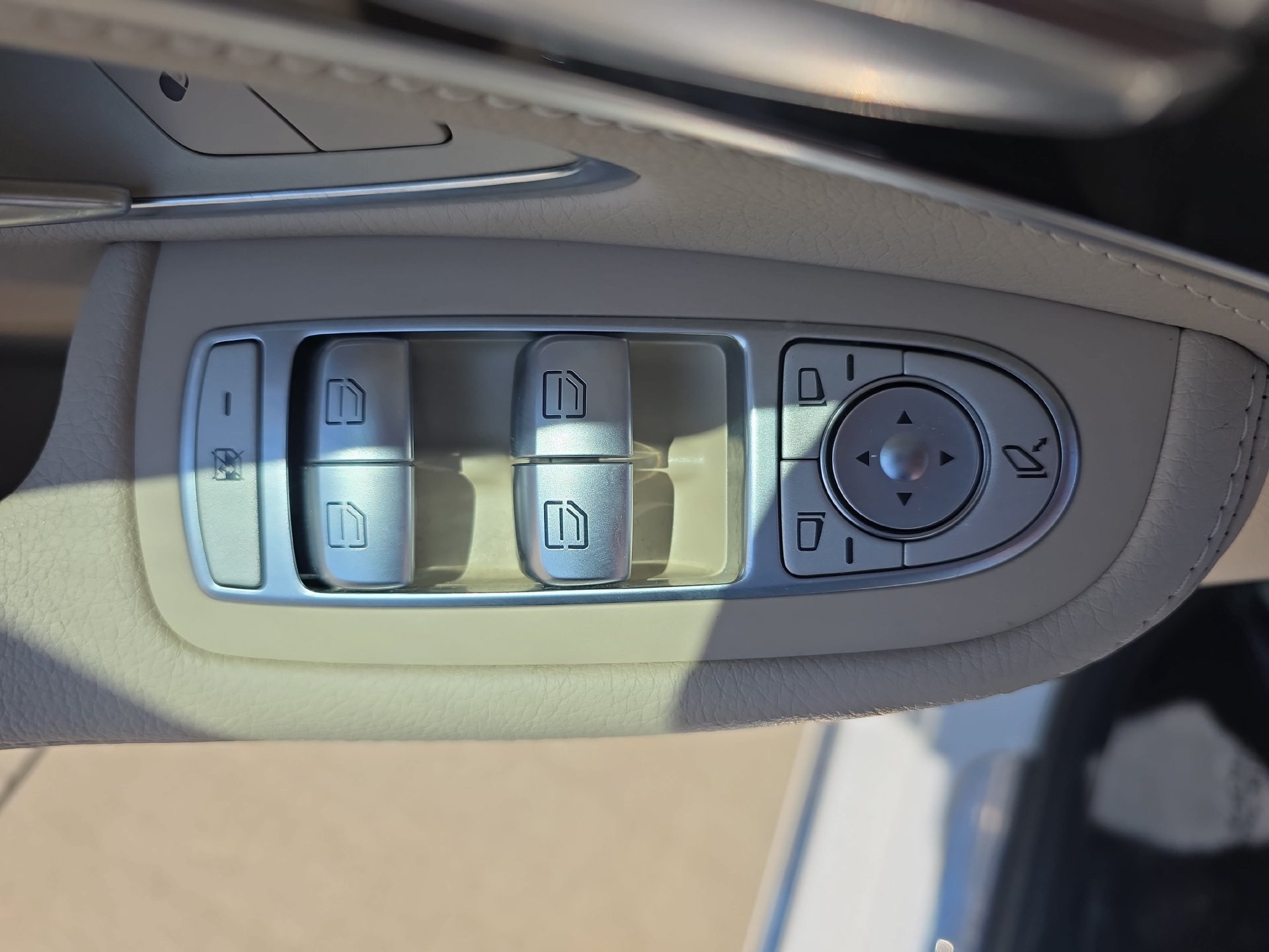 Used 2015 Mercedes-Benz C 300 Sedan image 26