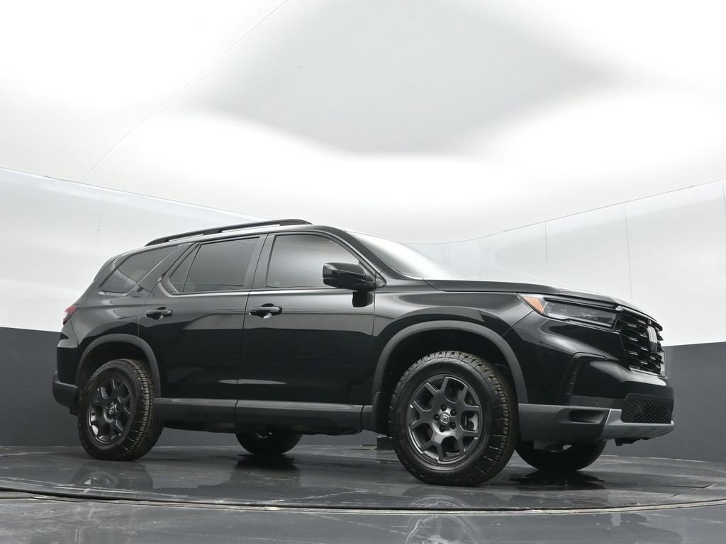 Used 2025 Honda Pilot TrailSport image 26