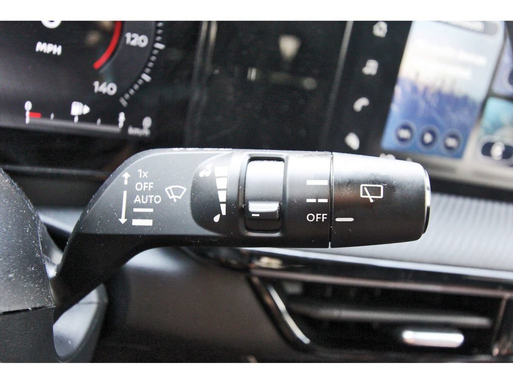 Used 2025 Nissan Kicks SR w/ SR Premium Package AWD/4WD image 21