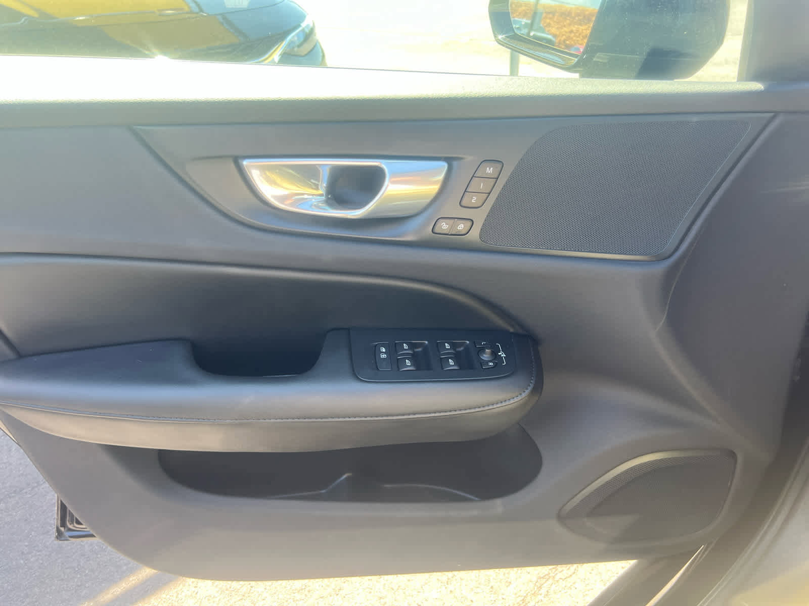 Used 2025 Volvo S60 B5 Plus image 13