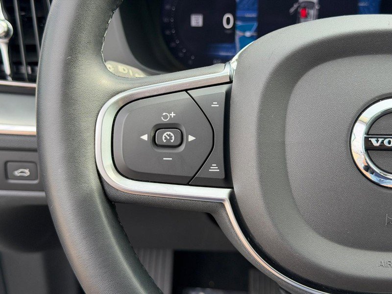 Certified 2023 Volvo XC60 B5 Core AWD/4WD image 20