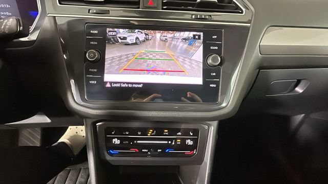 Used 2022 Volkswagen Tiguan SE AWD/4WD image 24