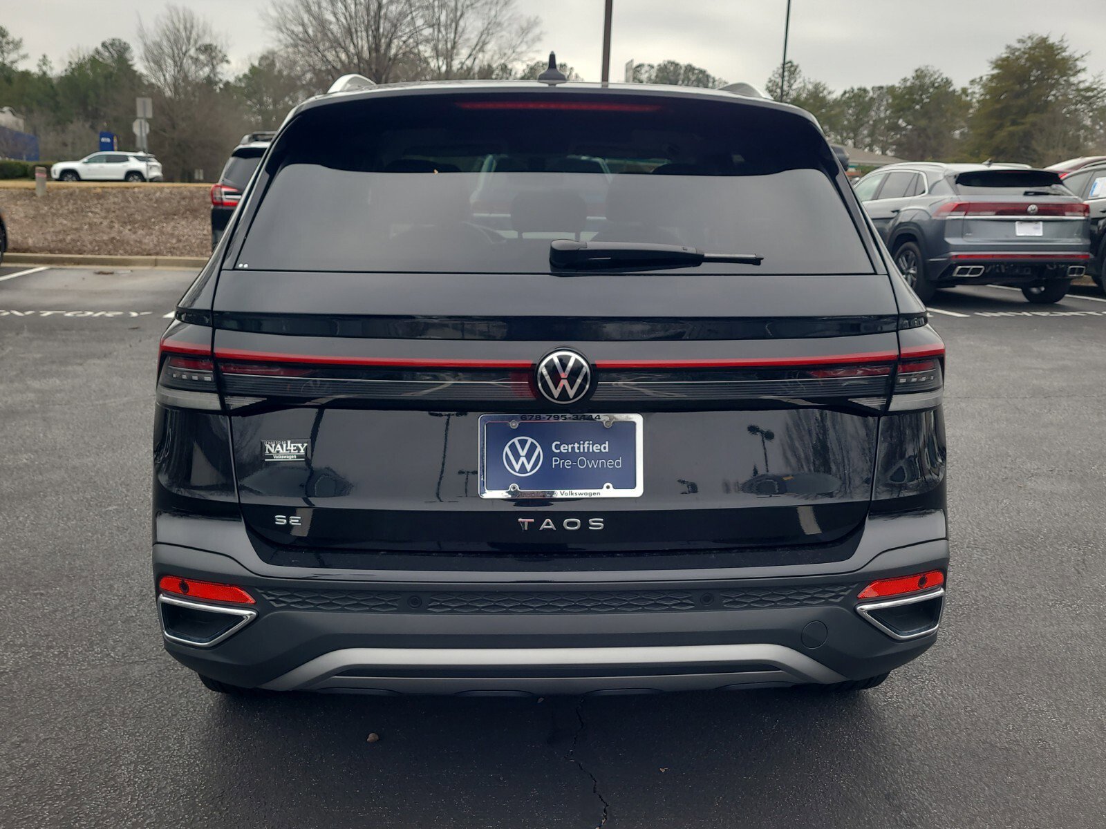 Certified 2025 Volkswagen Taos SE image 6