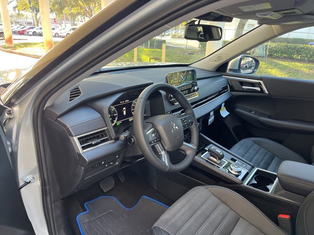 New 2025 Mitsubishi Outlander SE image 6
