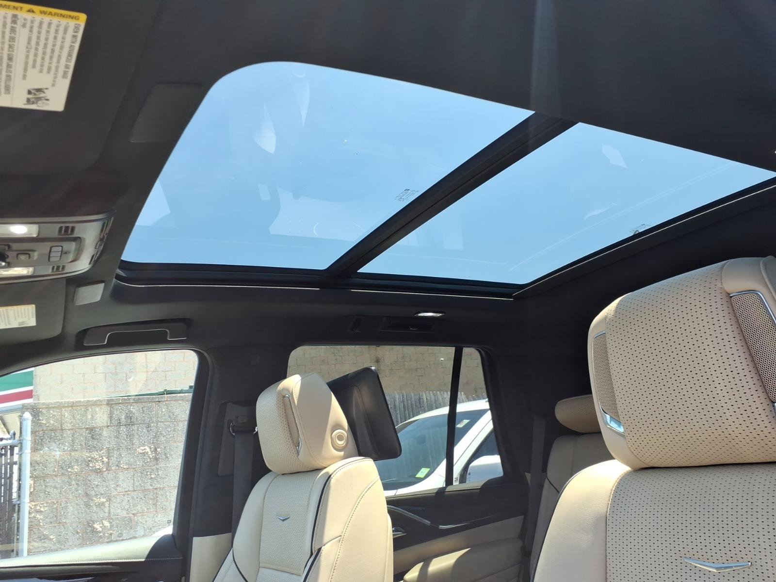 Used 2021 Cadillac Escalade Premium Luxury AWD/4WD image 24