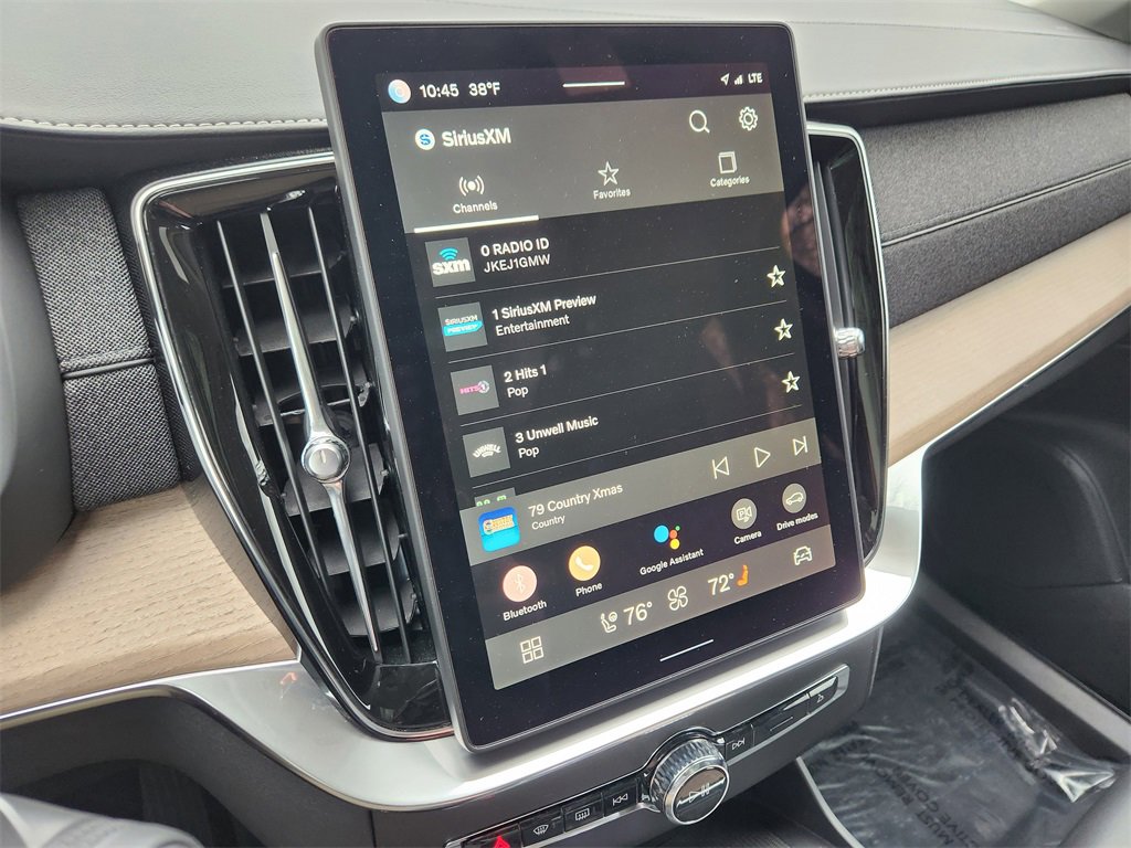 Used 2025 Volvo XC90 B6 Core w/ Protection Package Premier image 12