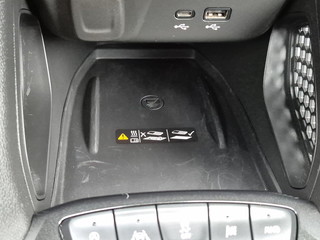 Certified 2025 Chevrolet TrailBlazer RS w/ Convenience Package AWD/4WD image 28