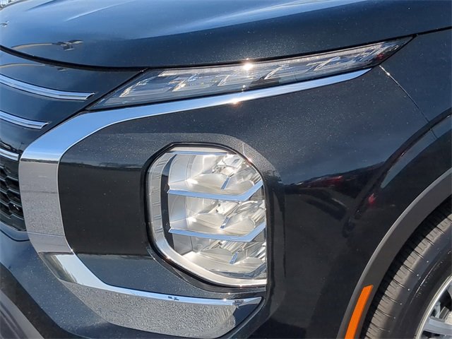 New 2025 Mitsubishi Outlander ES image 10