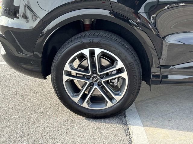 Used 2025 Audi Q5 Premium w/ Convenience Package image 9