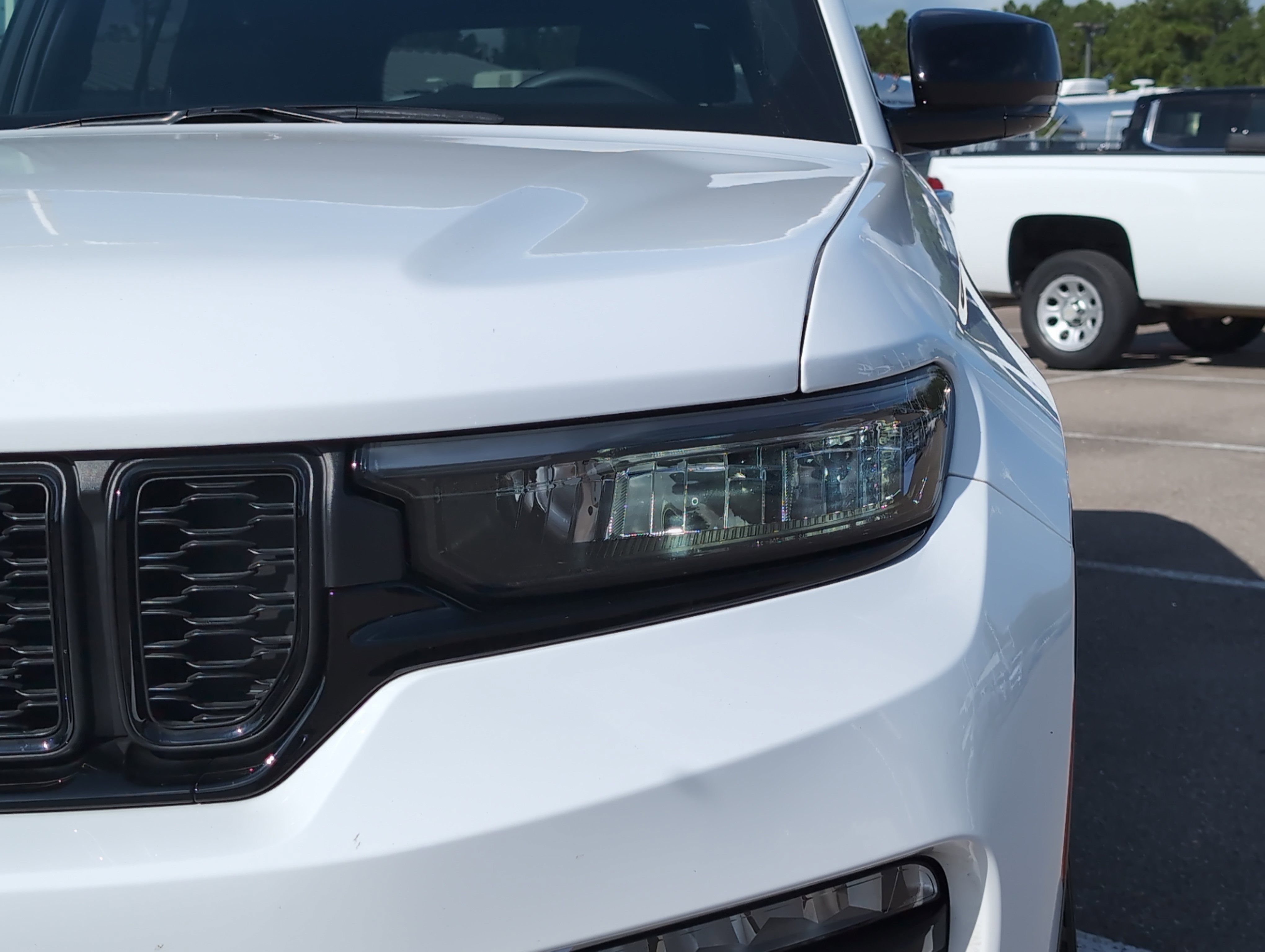 Used 2024 Jeep Grand Cherokee Limited w/ Black Appearance Package image 34