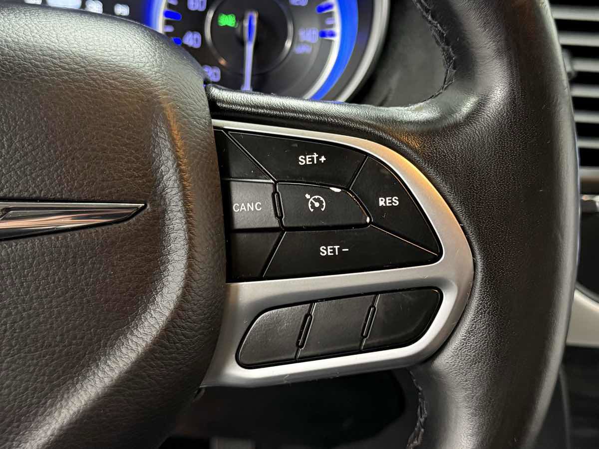 Used 2019 Chrysler 300 Touring w/ Sport Appearance Package image 17