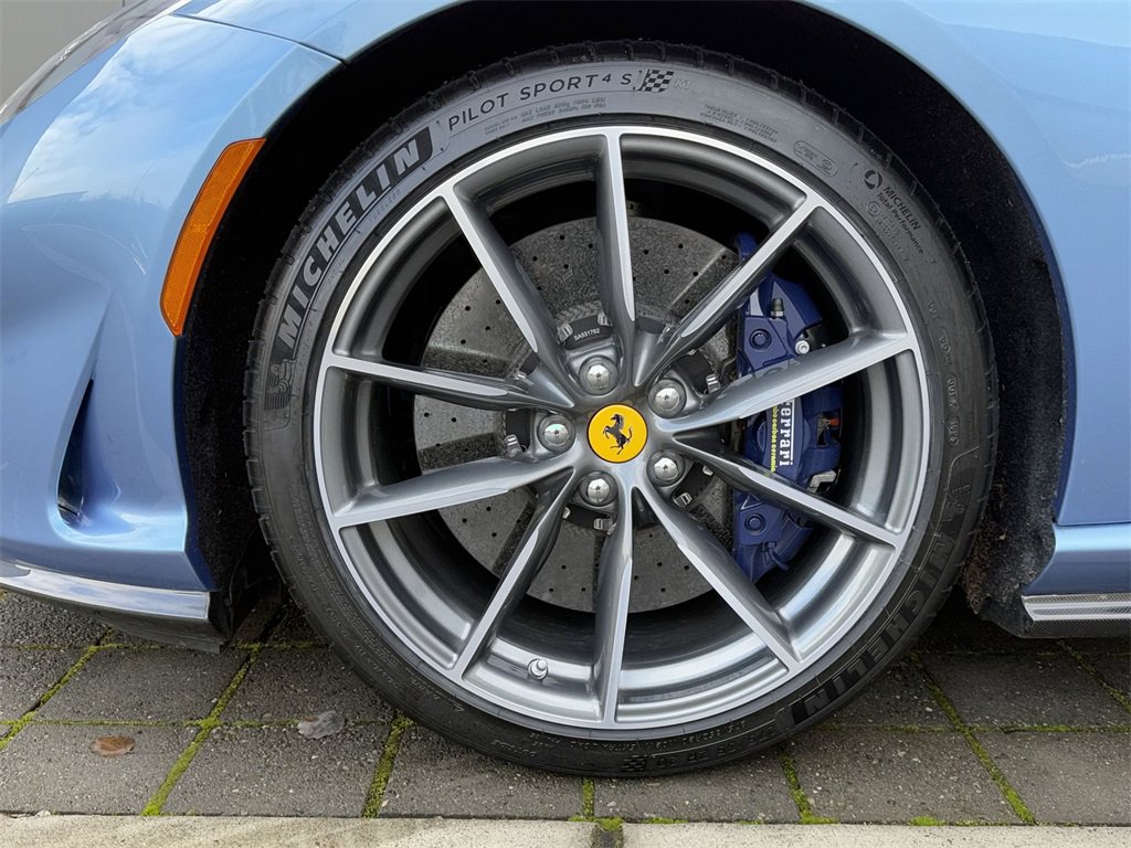 Used 2021 Ferrari 812 GTS image 10