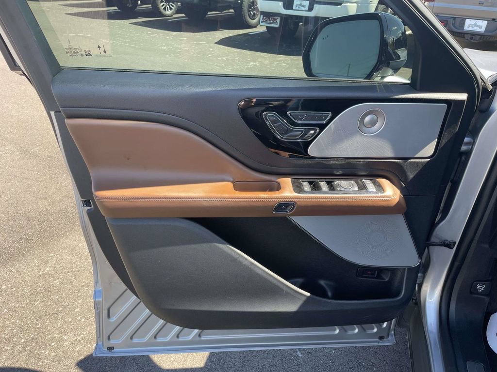 Used 2021 Lincoln Aviator Reserve w/ Equipment Group 201A AWD/4WD image 15