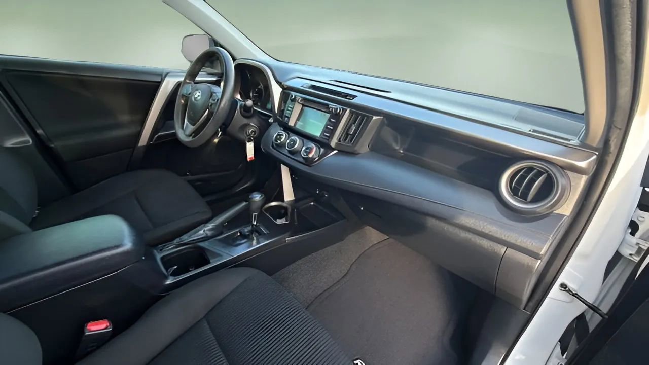 Used 2018 Toyota RAV4 LE image 12