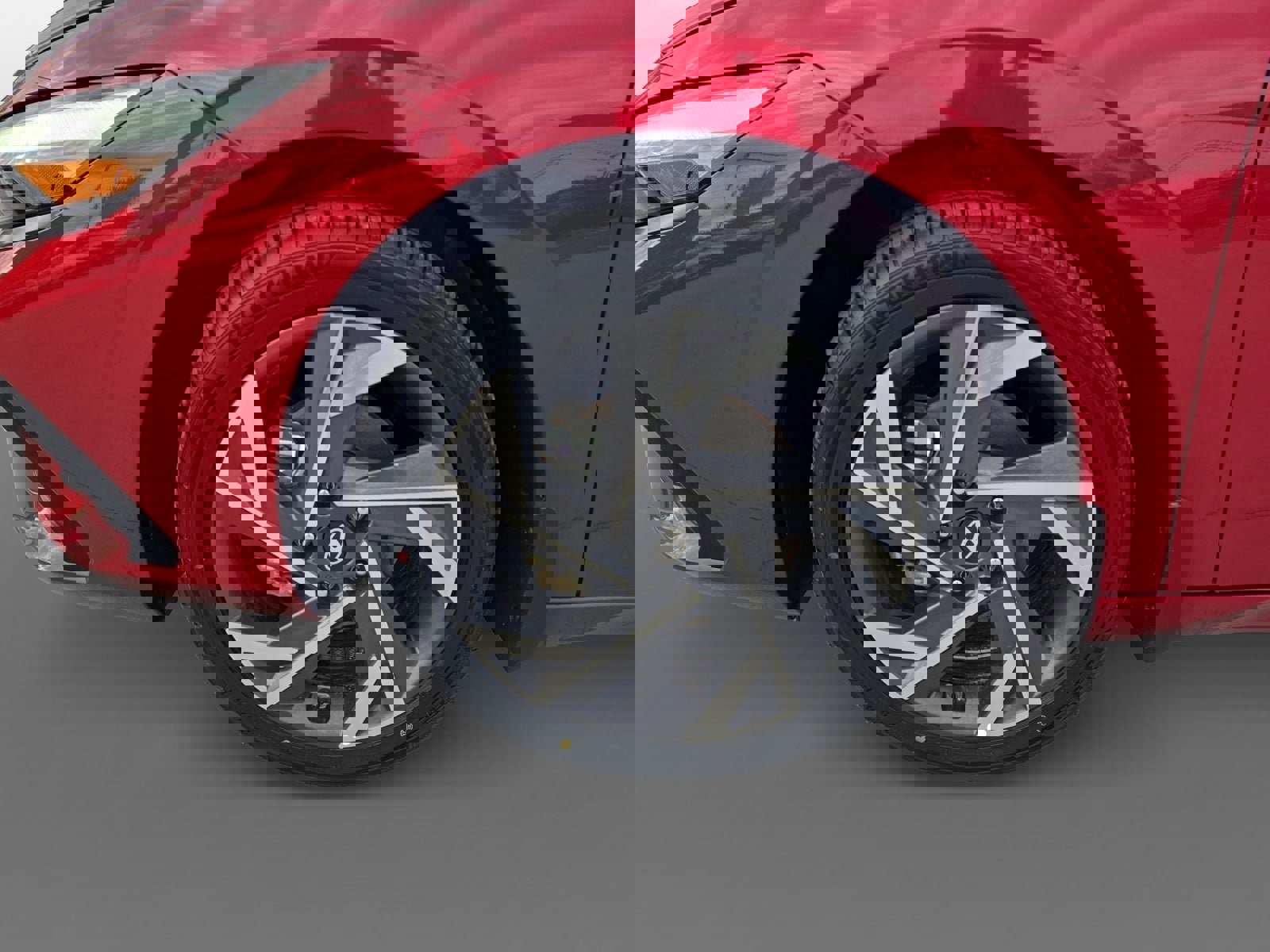 Used 2024 Hyundai Elantra Limited image 9