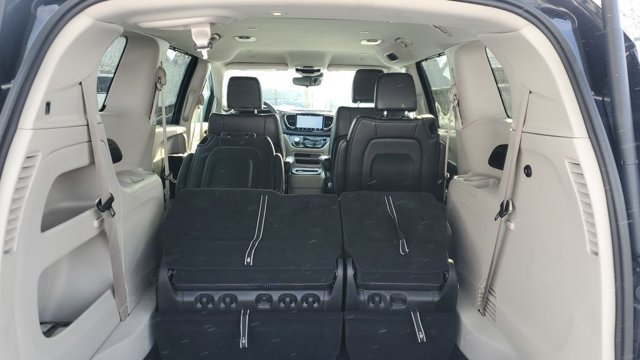 Used 2024 Chrysler Pacifica Touring-L FWD image 26