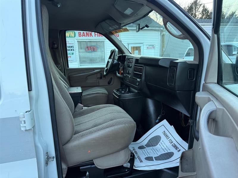 Used 2011 Chevrolet Express 2500 image 18