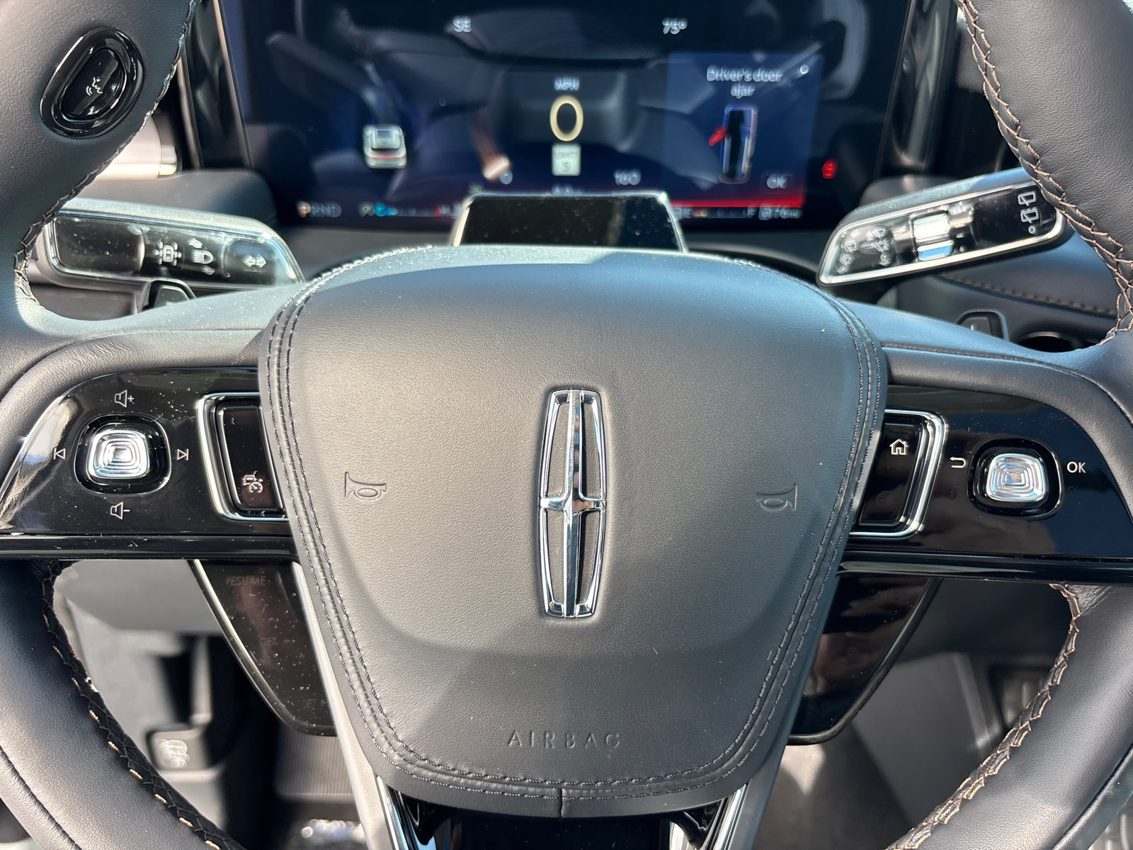 New 2027 Lincoln Aviator AWD w/ Jet Appearance Package image 15