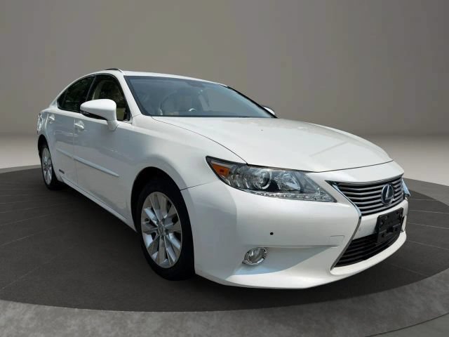 Used 2013 Lexus ES 300h w/ Luxury Pkg FWD image 3