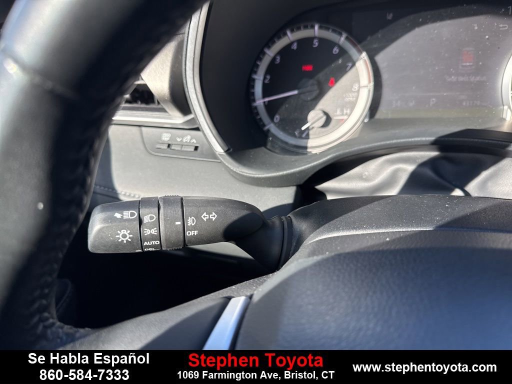 Used 2023 Toyota Highlander XLE AWD/4WD image 18