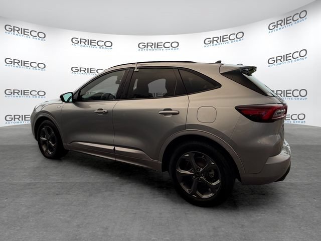 Used 2023 Ford Escape ST-Line w/ Tech Pack #1 FWD image 5