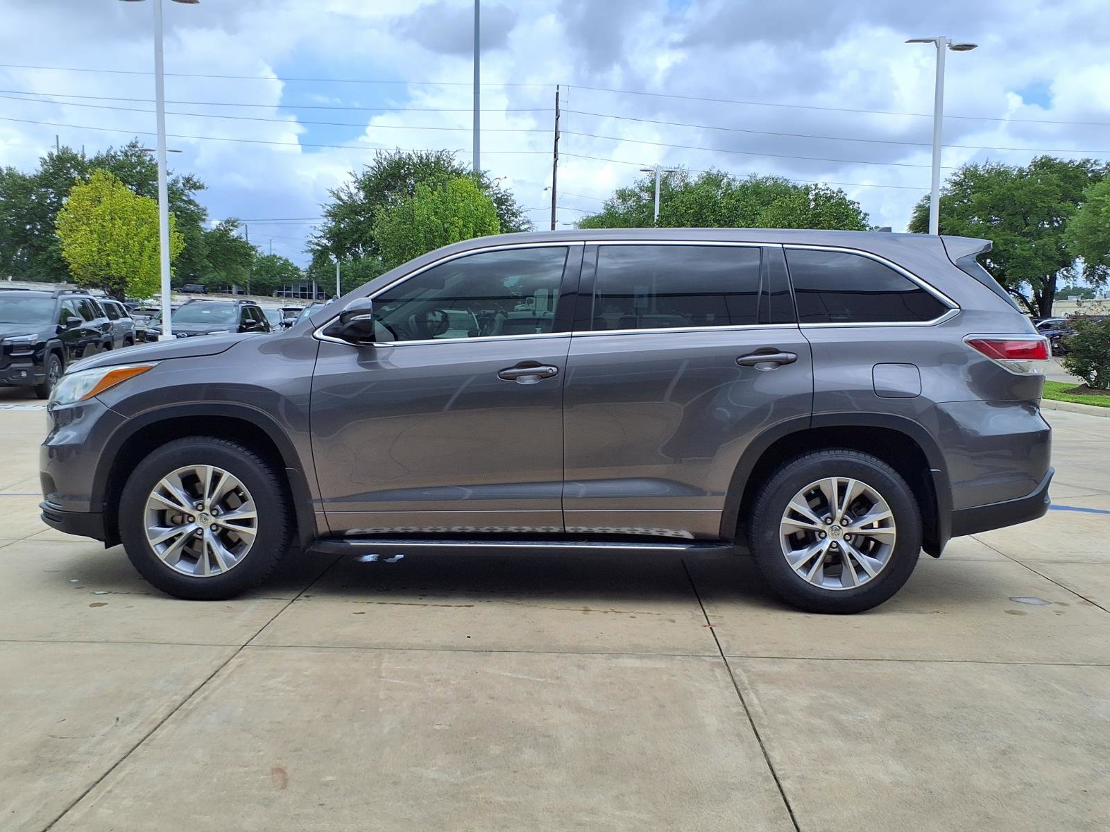 Used 2015 Toyota Highlander Plus FWD image 23