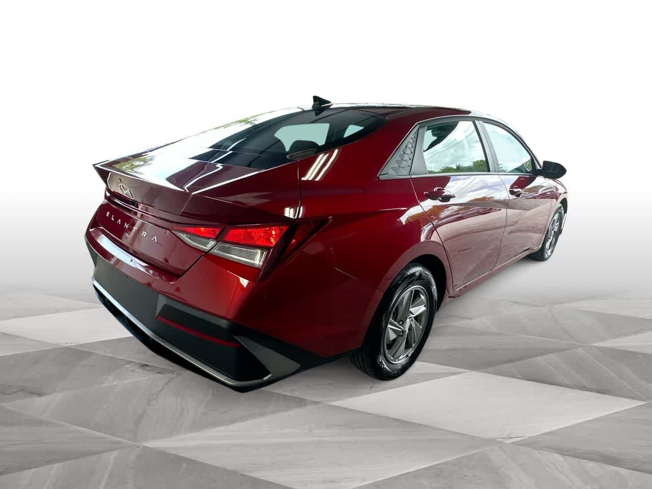 Used 2026 Hyundai Elantra SE FWD image 8