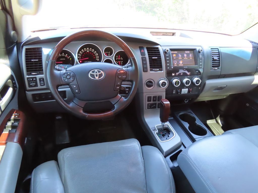 Used 2013 Toyota Sequoia Platinum AWD/4WD image 4
