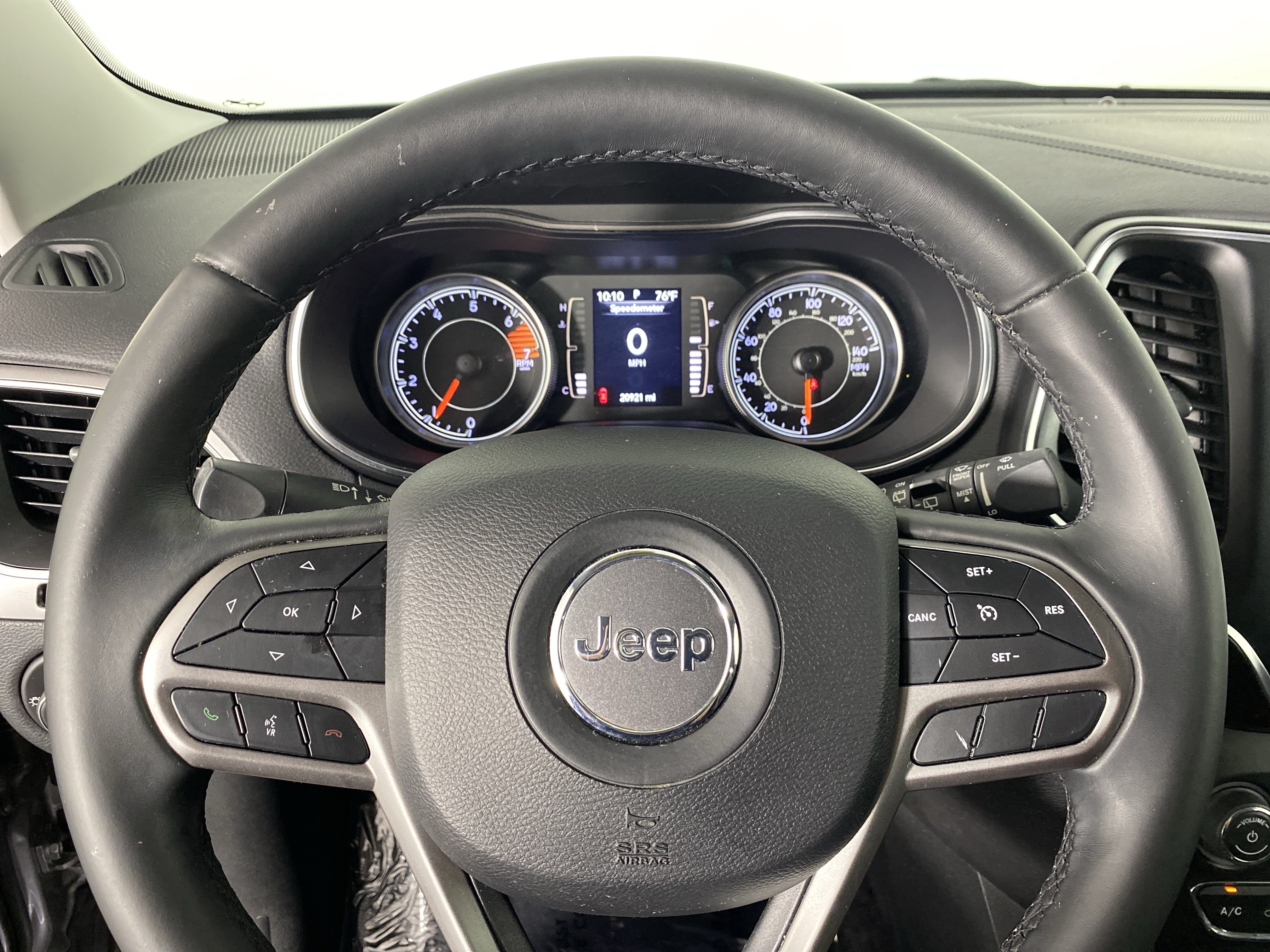 Used 2019 Jeep Cherokee Latitude Plus FWD image 19