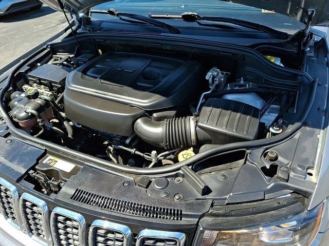 Certified 2021 Jeep Grand Cherokee Laredo X AWD/4WD image 33