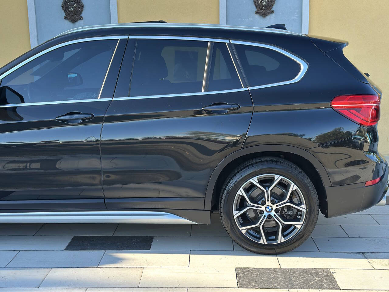 Used 2021 BMW X1 xDrive28i AWD/4WD image 4