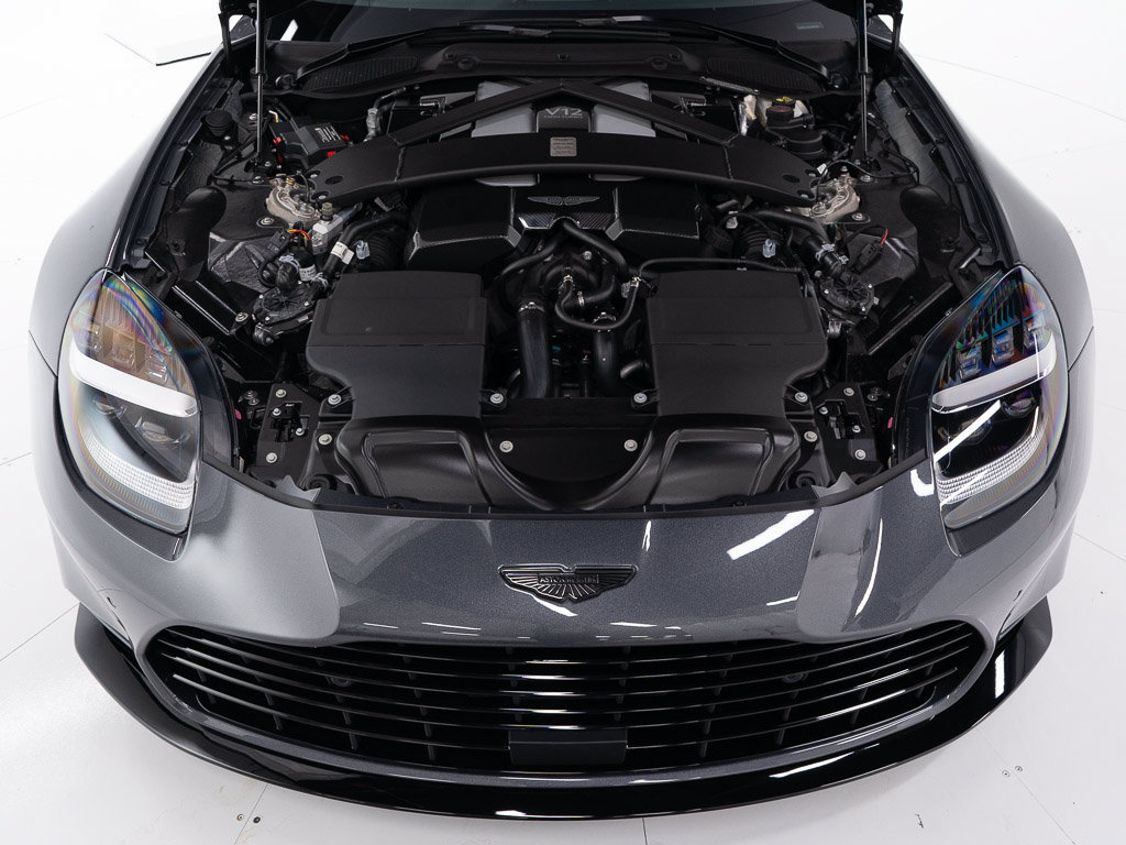 Used 2025 Aston Martin Vanquish RWD image 38