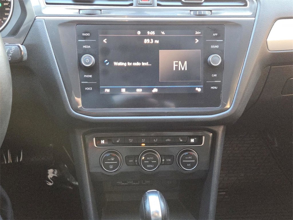 Used 2020 Volkswagen Tiguan SE image 23