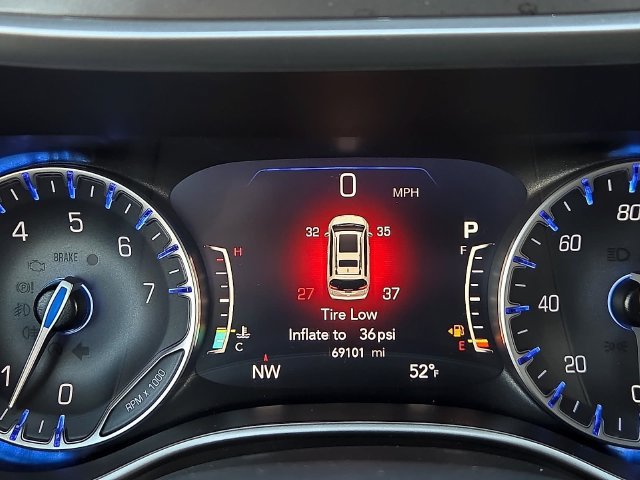 Used 2024 Chrysler Pacifica Touring-L FWD image 23