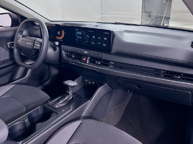 New 2026 Kia K4 FWD image 25