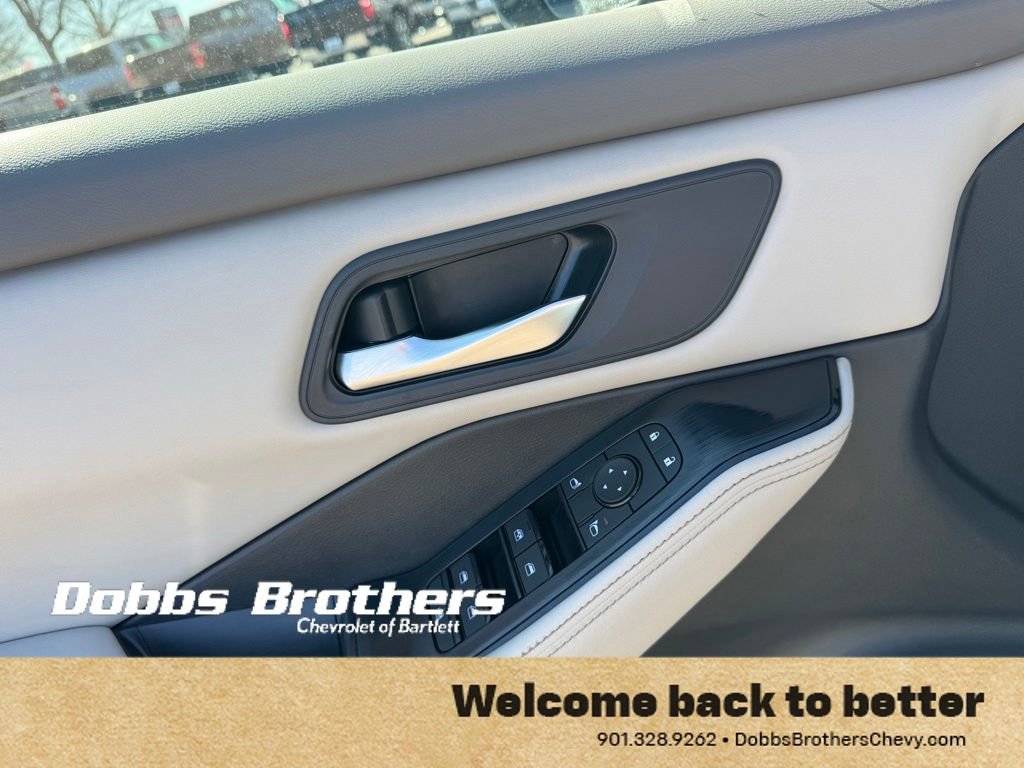 Used 2025 Nissan Rogue SV image 14