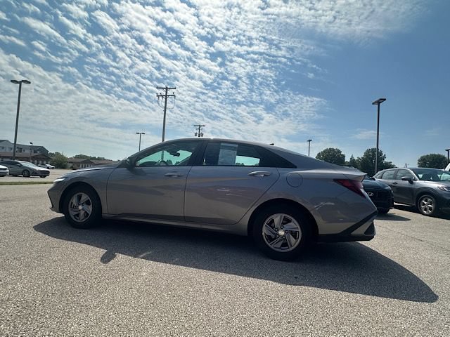 Used 2024 Hyundai Elantra SE FWD image 10