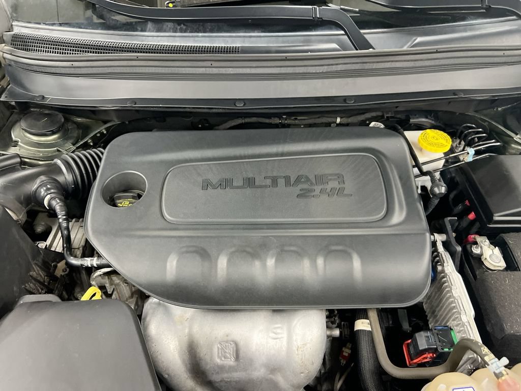 Used 2021 Jeep Cherokee Latitude AWD/4WD image 23