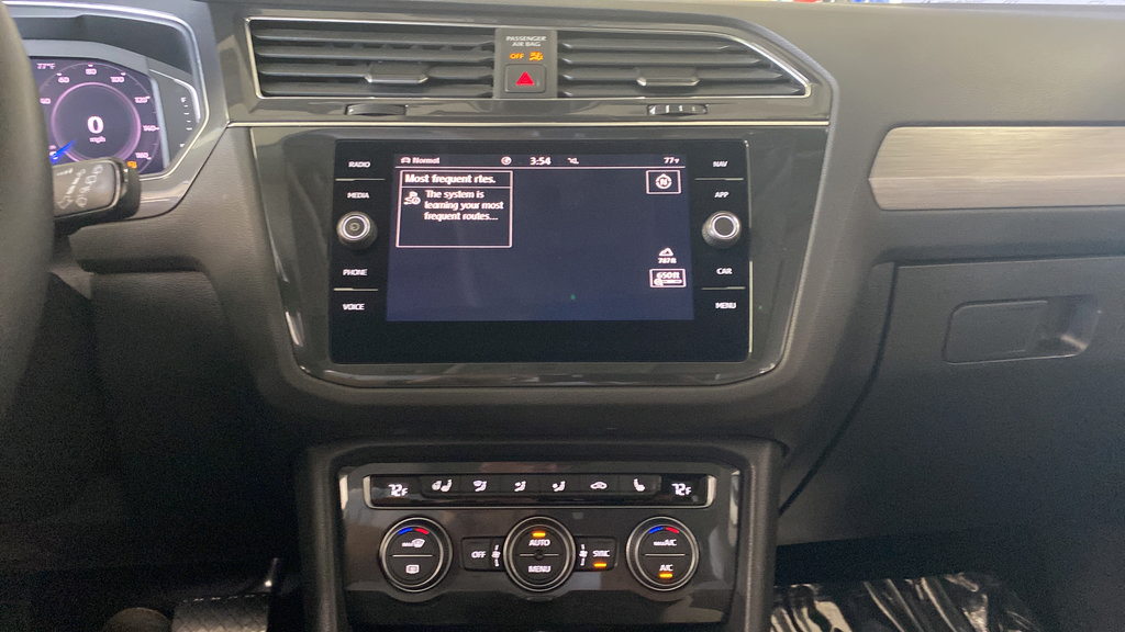 Used 2020 Volkswagen Tiguan SEL AWD/4WD image 12
